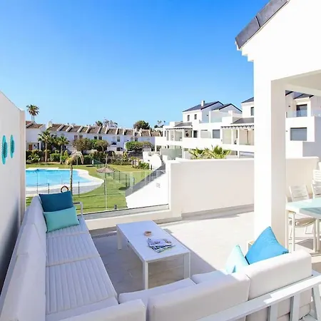 Duplex With Ocean Views, Pool, And 100m Away Lejlighed