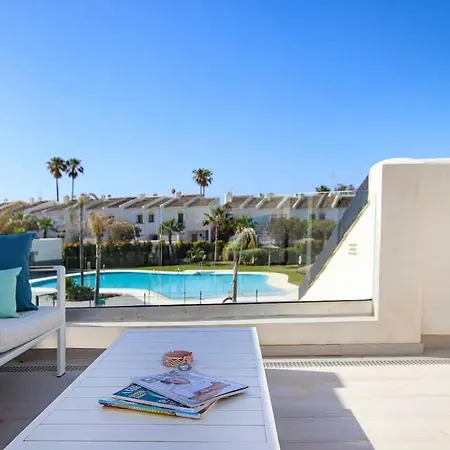 Duplex With Ocean Views, Pool, And 100m Away