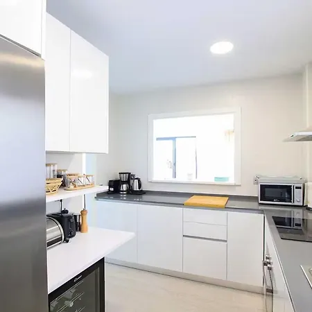 Duplex With Ocean Views, Pool, And 100m Away Lejlighed