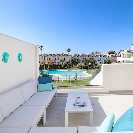 Duplex With Ocean Views, Pool, And 100m Away Lejlighed
